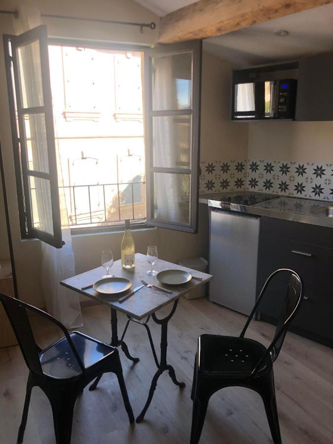 Arles: De La Place Apartment